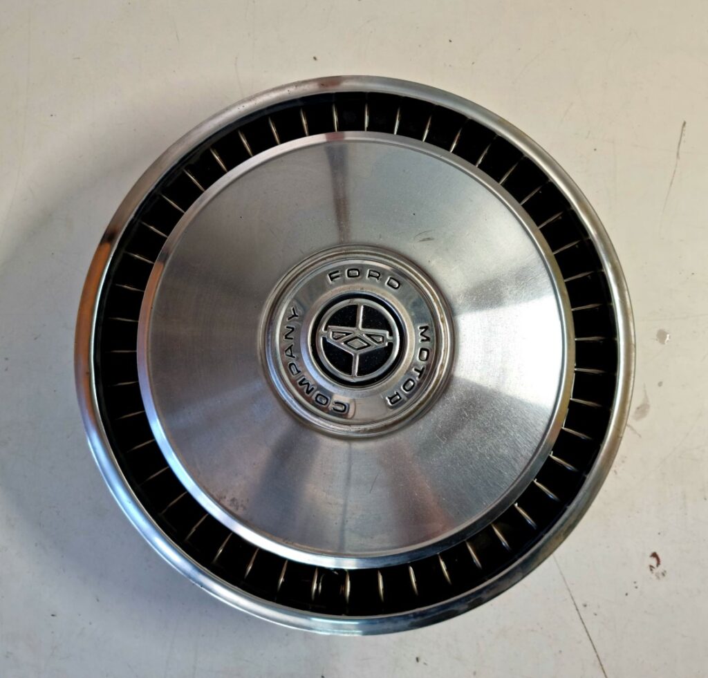 15 inch Ford hubcaps - Ford Thunderbird Parts